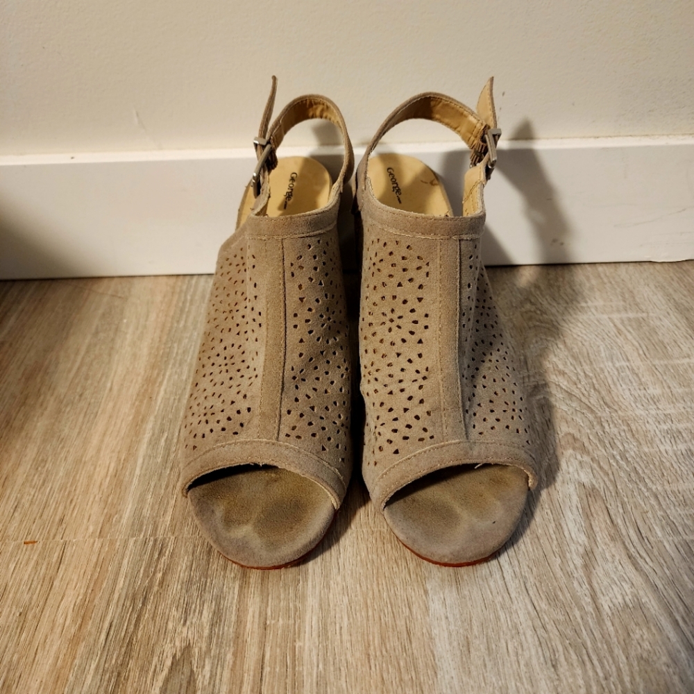 Beige George Sandles Size 9